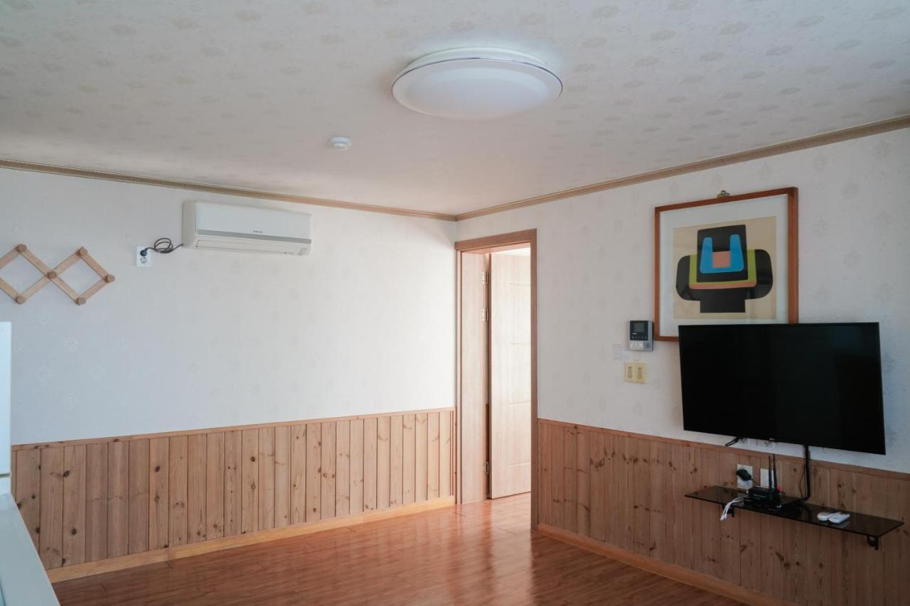 Jungmun Haesung Parktel Villa Seogwipo Bagian luar foto