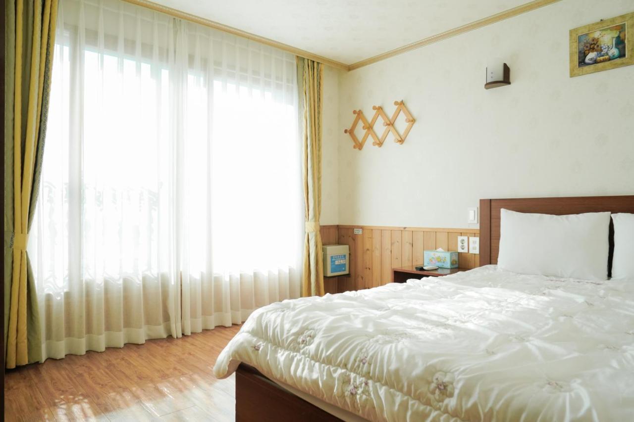 Jungmun Haesung Parktel Villa Seogwipo Bagian luar foto
