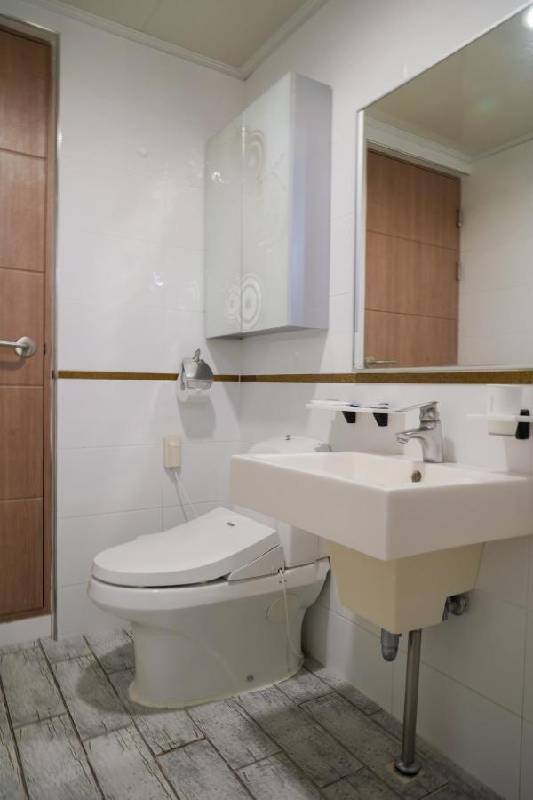 Jungmun Haesung Parktel Villa Seogwipo Bagian luar foto